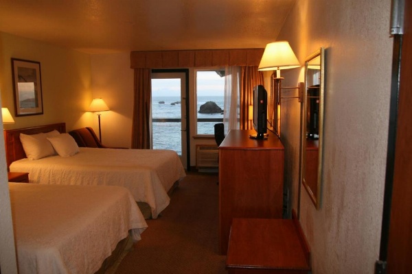 Oceanfront Lodge image 10